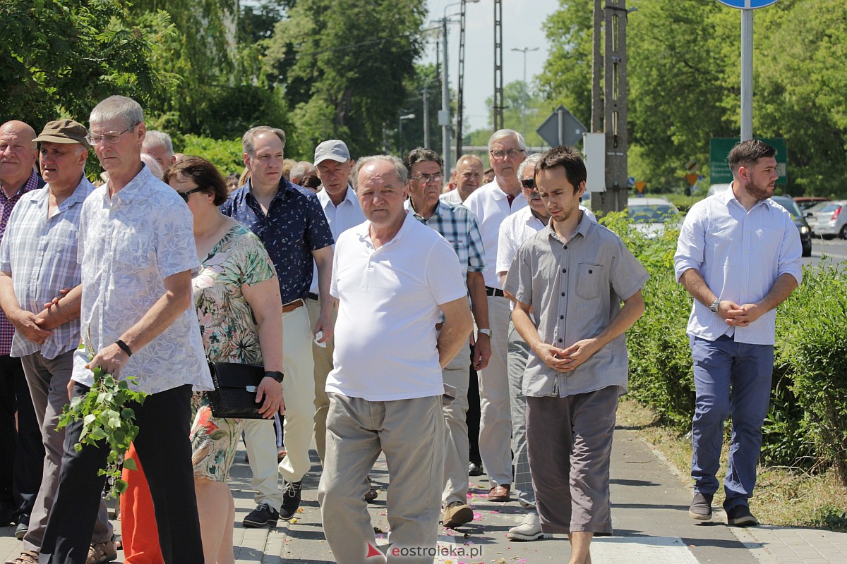 Procesja Bożego Ciała w kościele pw. św. Wojciecha  w Ostrołęce [08.06.2023] - zdjęcie #24 - eOstroleka.pl