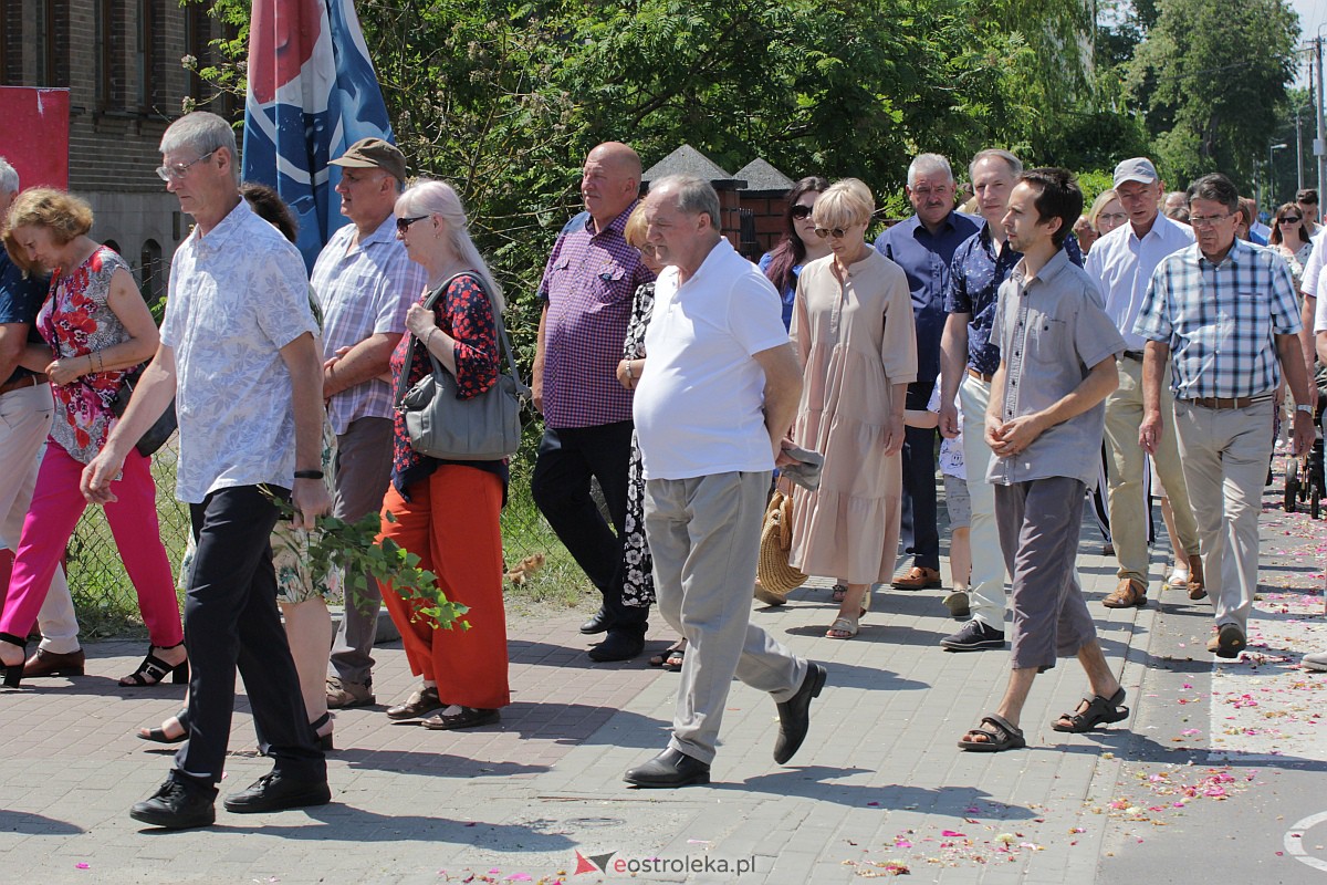 Procesja Bożego Ciała w kościele pw. św. Wojciecha  w Ostrołęce [08.06.2023] - zdjęcie #22 - eOstroleka.pl