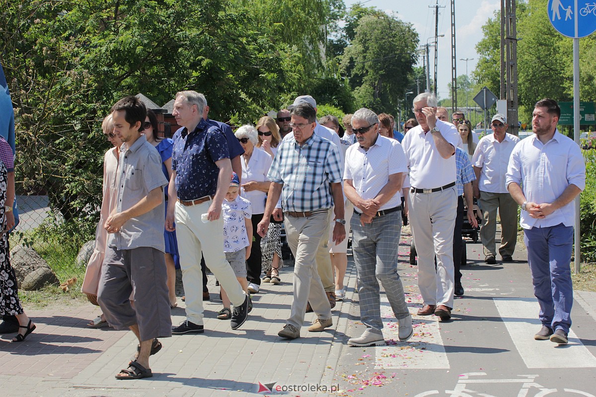 Procesja Bożego Ciała w kościele pw. św. Wojciecha  w Ostrołęce [08.06.2023] - zdjęcie #21 - eOstroleka.pl
