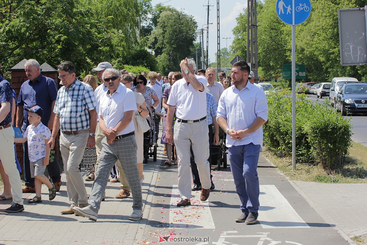 Procesja Bożego Ciała w kościele pw. św. Wojciecha  w Ostrołęce [08.06.2023] - zdjęcie #20 - eOstroleka.pl