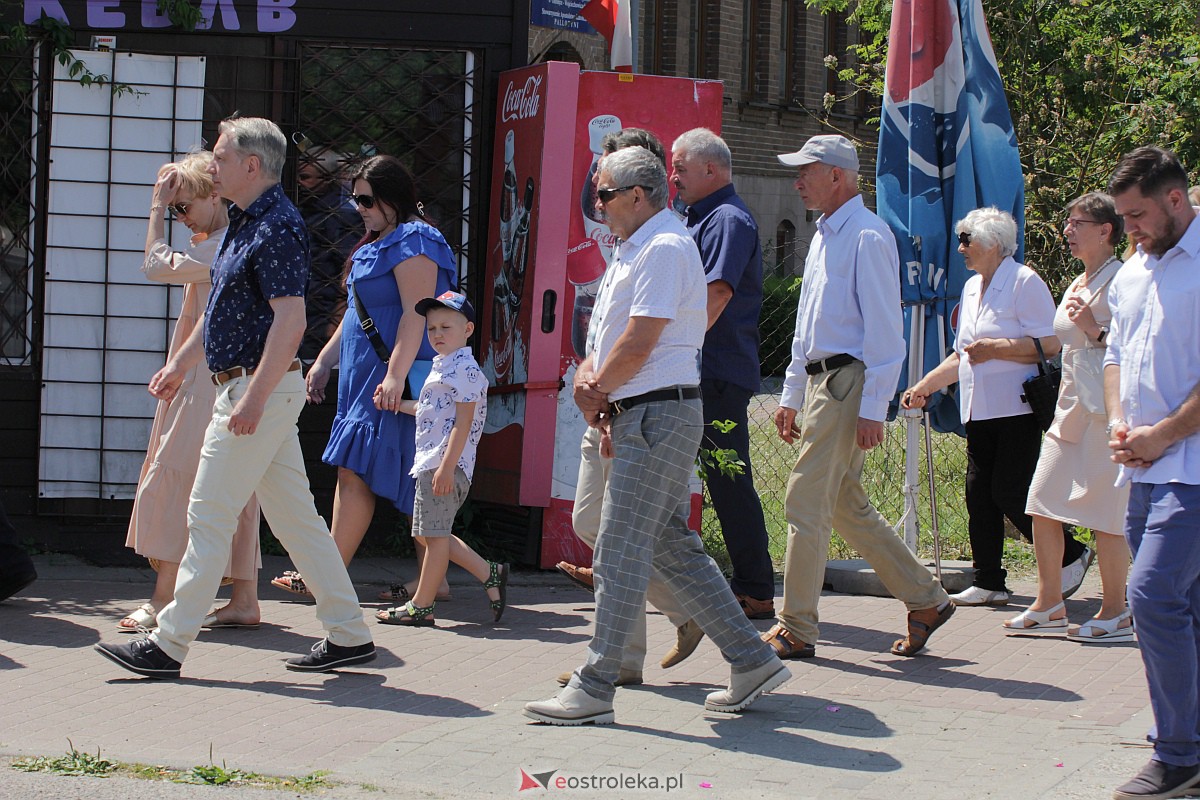 Procesja Bożego Ciała w kościele pw. św. Wojciecha  w Ostrołęce [08.06.2023] - zdjęcie #19 - eOstroleka.pl