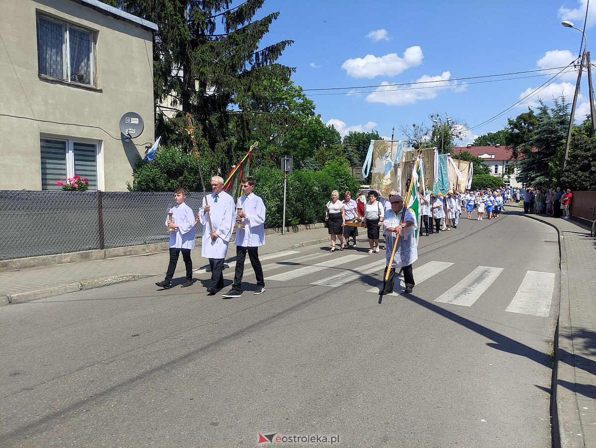 Procesja Bożego Ciała w ostrołęckiej farze [08.06.2023] - zdjęcie #80 - eOstroleka.pl