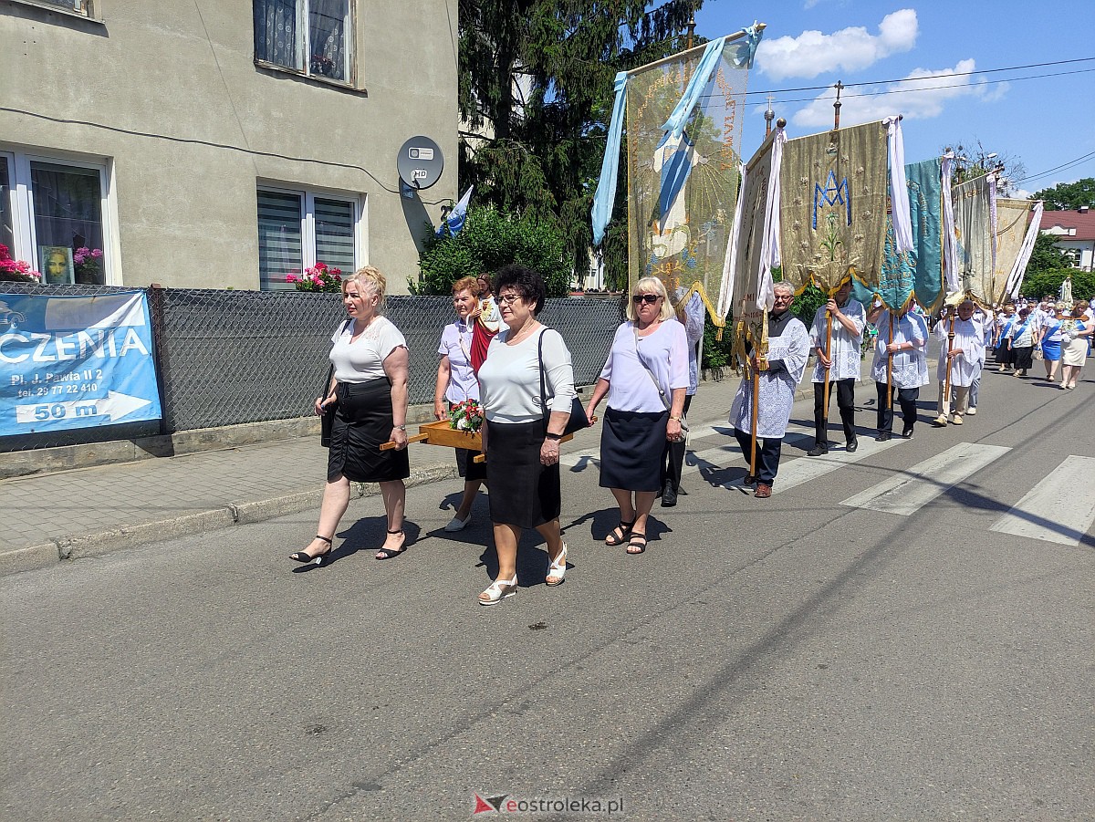 Procesja Bożego Ciała w ostrołęckiej farze [08.06.2023] - zdjęcie #74 - eOstroleka.pl