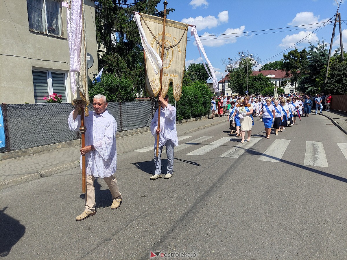 Procesja Bożego Ciała w ostrołęckiej farze [08.06.2023] - zdjęcie #59 - eOstroleka.pl