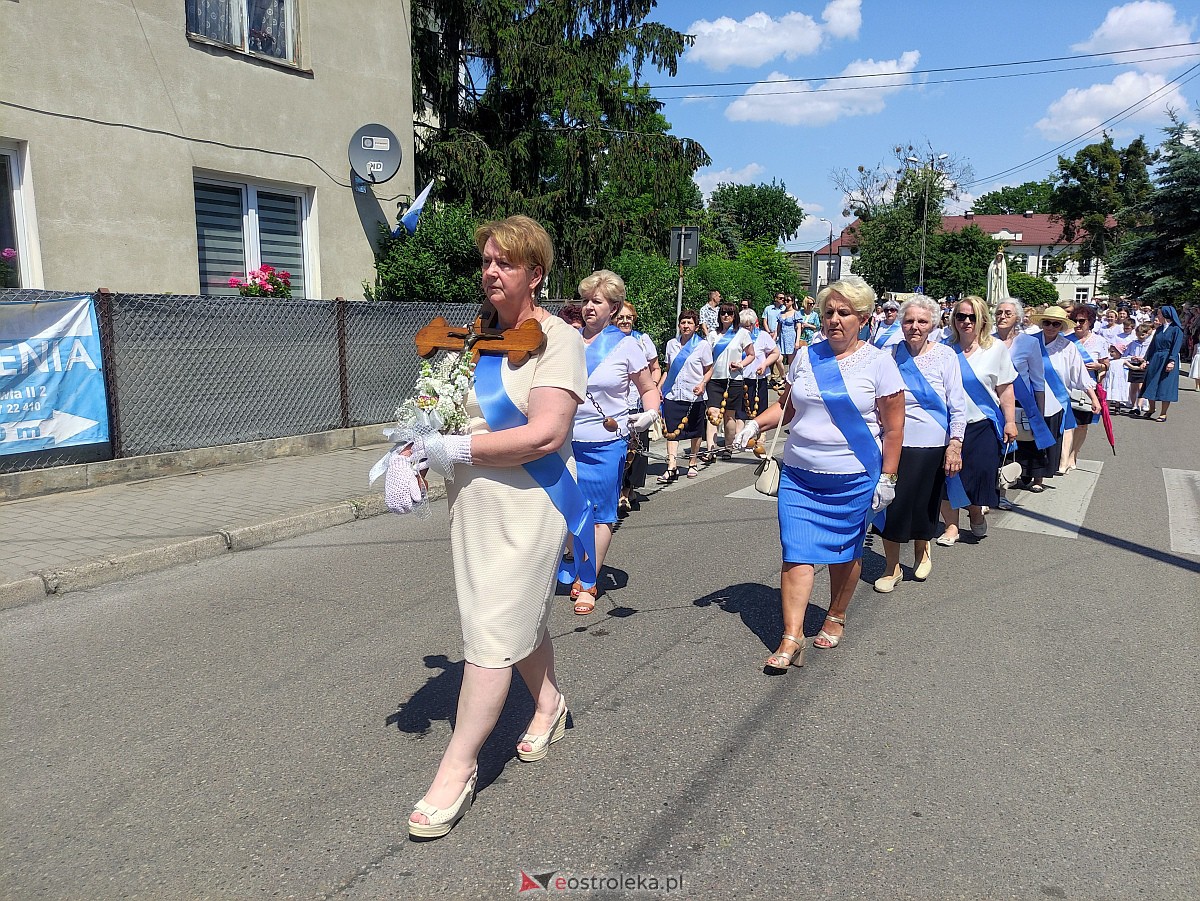 Procesja Bożego Ciała w ostrołęckiej farze [08.06.2023] - zdjęcie #56 - eOstroleka.pl