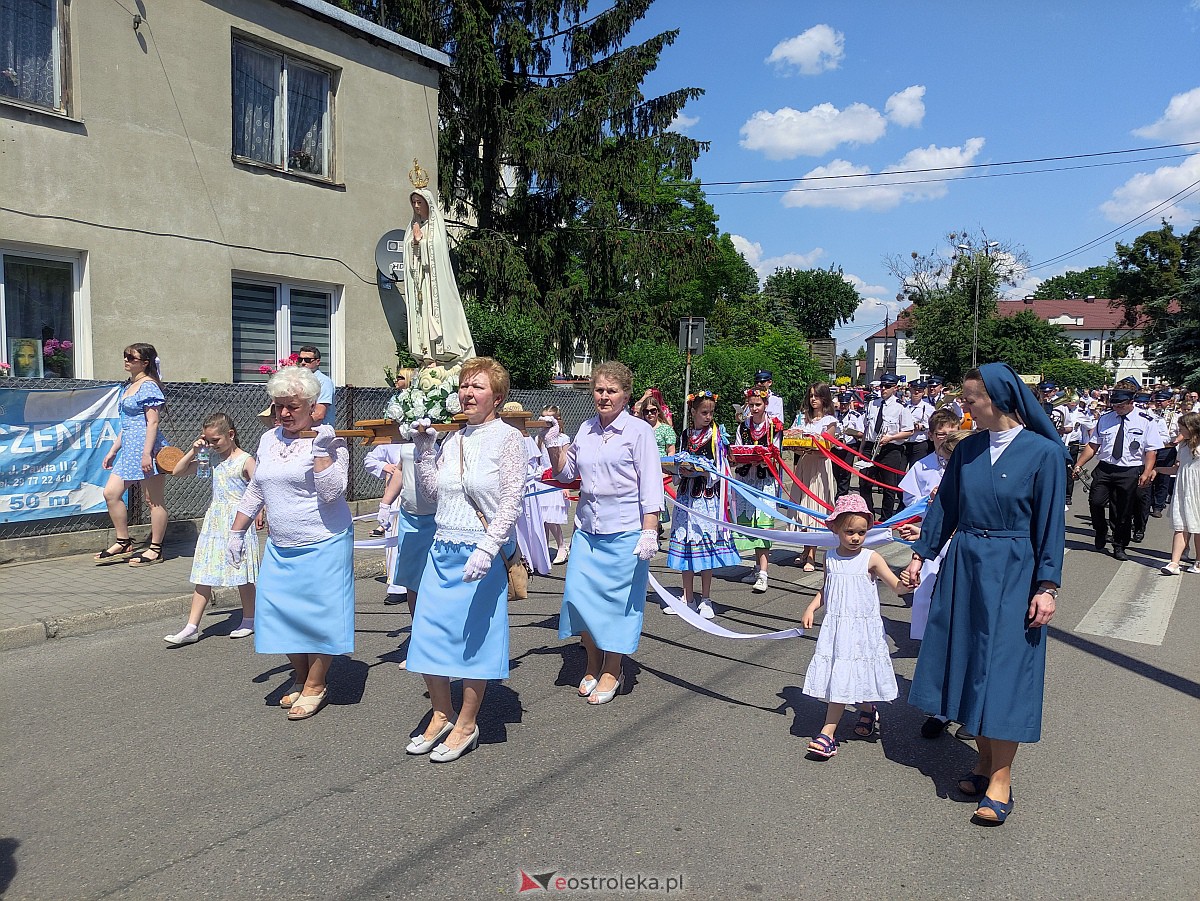 Procesja Bożego Ciała w ostrołęckiej farze [08.06.2023] - zdjęcie #45 - eOstroleka.pl
