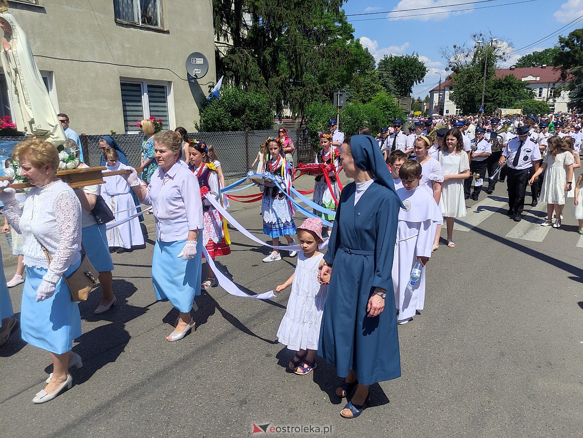 Procesja Bożego Ciała w ostrołęckiej farze [08.06.2023] - zdjęcie #76 - eOstroleka.pl