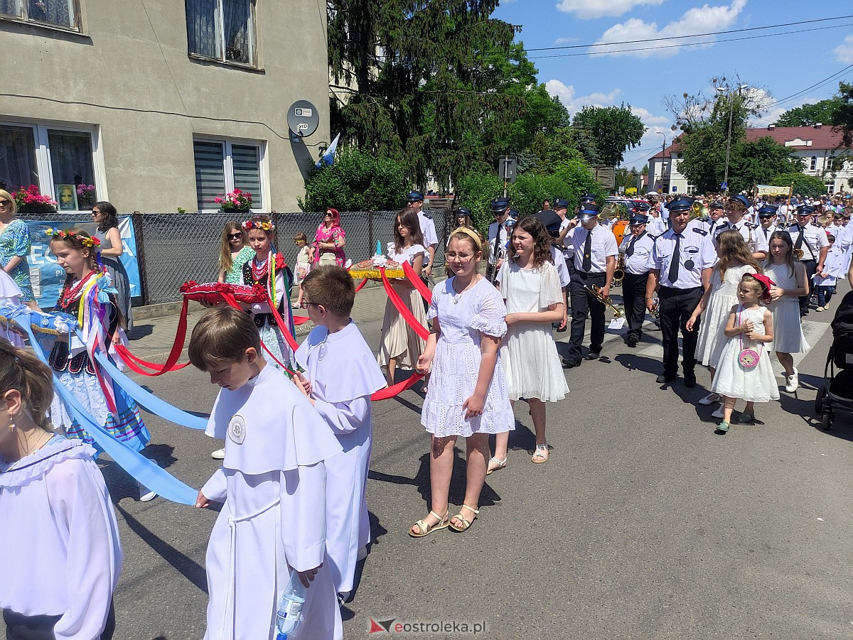 Procesja Bożego Ciała w ostrołęckiej farze [08.06.2023] - zdjęcie #77 - eOstroleka.pl