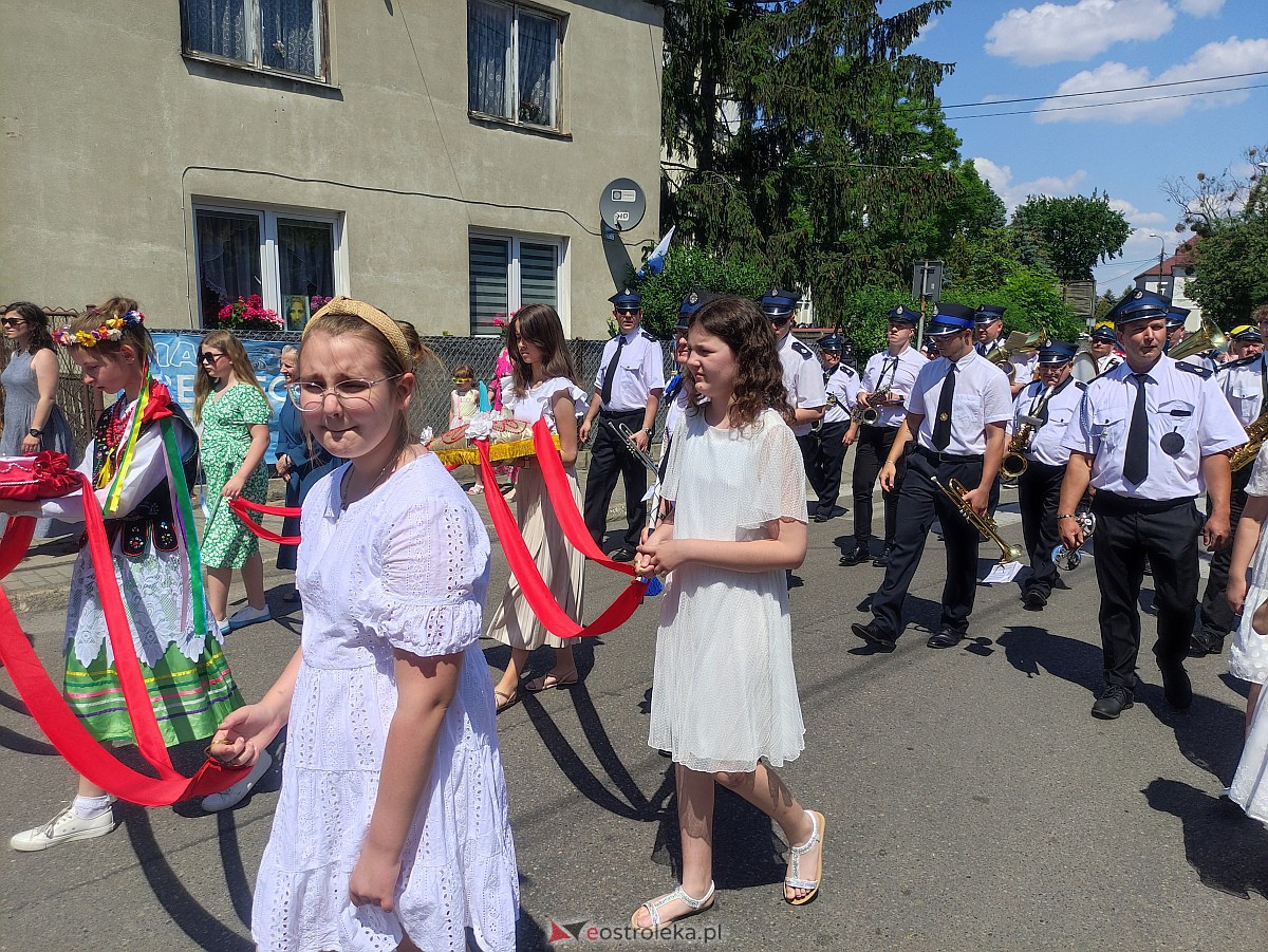 Procesja Bożego Ciała w ostrołęckiej farze [08.06.2023] - zdjęcie #42 - eOstroleka.pl