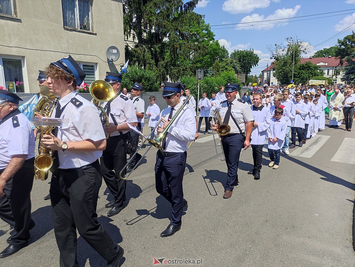 Procesja Bożego Ciała w ostrołęckiej farze [08.06.2023] - zdjęcie #38 - eOstroleka.pl