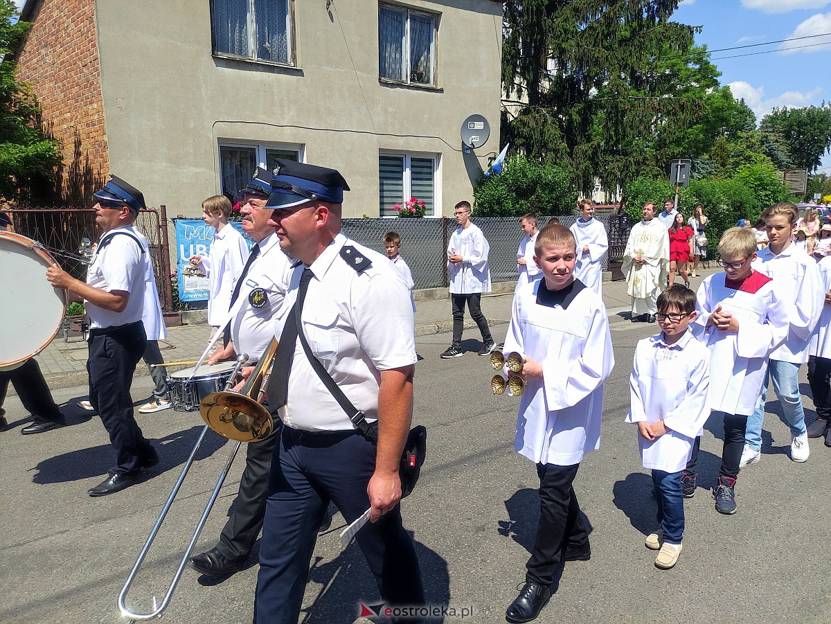 Procesja Bożego Ciała w ostrołęckiej farze [08.06.2023] - zdjęcie #35 - eOstroleka.pl