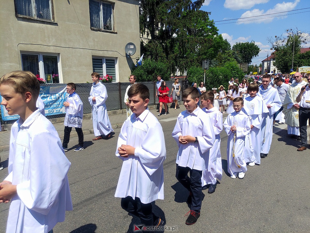 Procesja Bożego Ciała w ostrołęckiej farze [08.06.2023] - zdjęcie #33 - eOstroleka.pl