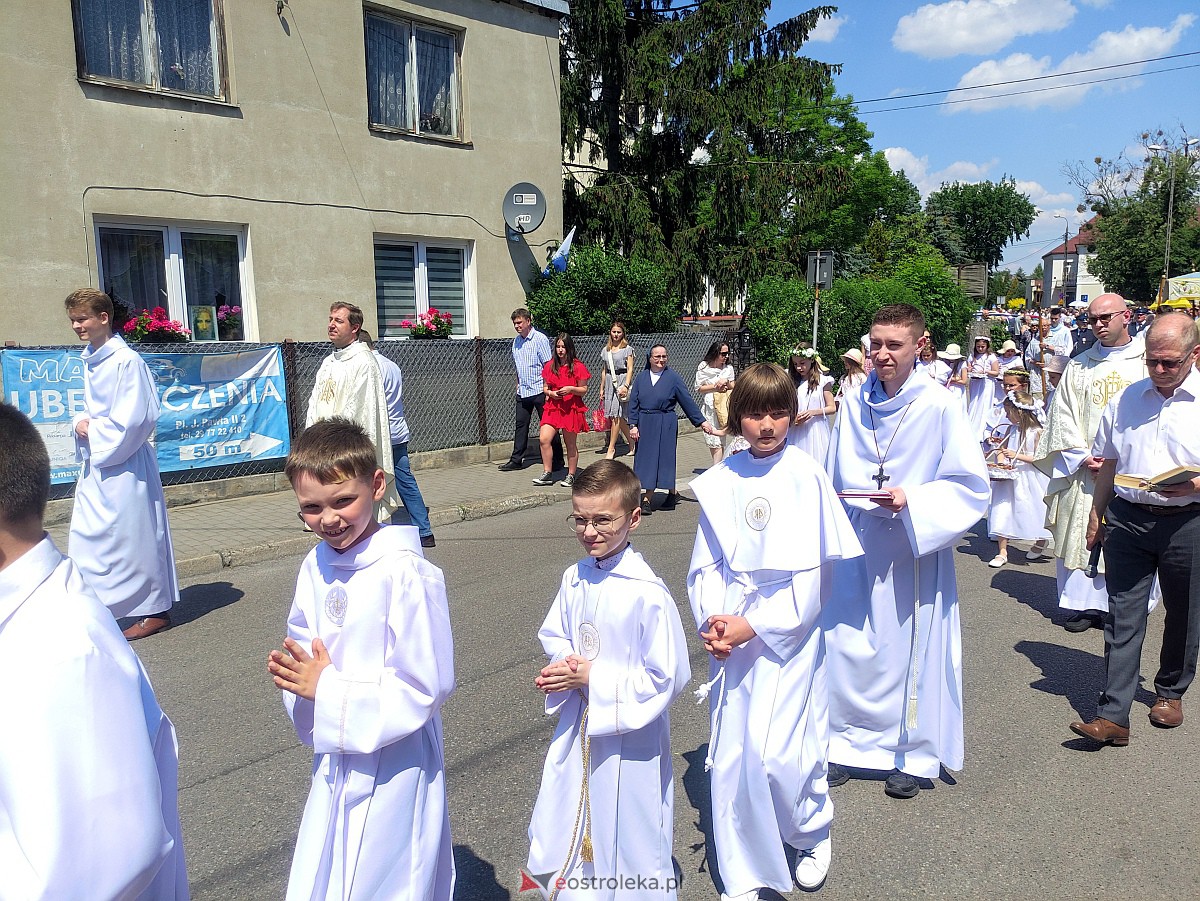 Procesja Bożego Ciała w ostrołęckiej farze [08.06.2023] - zdjęcie #32 - eOstroleka.pl