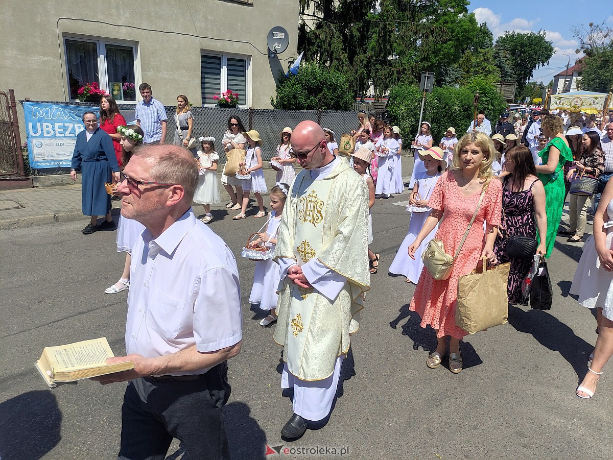 Procesja Bożego Ciała w ostrołęckiej farze [08.06.2023] - zdjęcie #30 - eOstroleka.pl