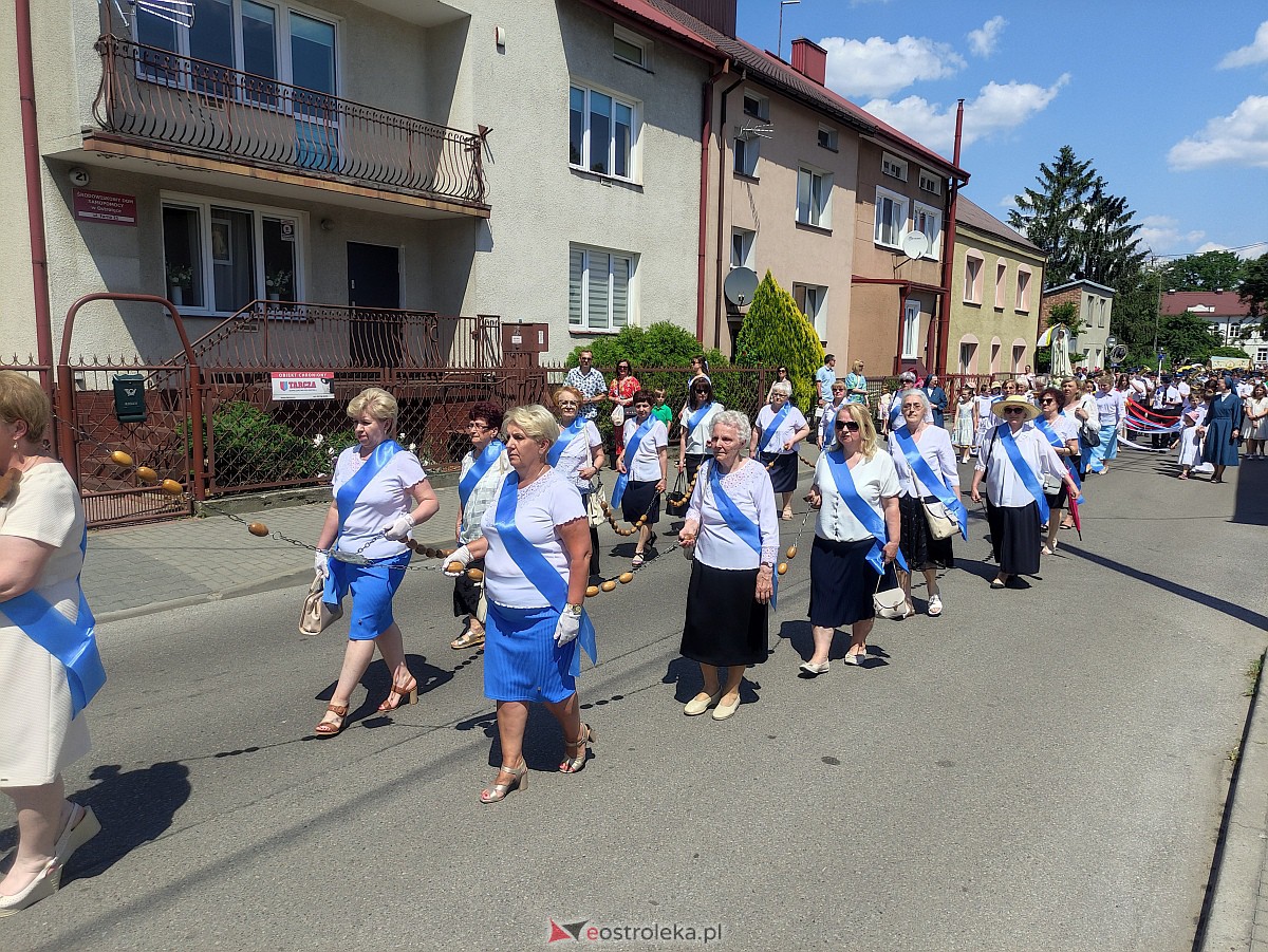 Procesja Bożego Ciała w ostrołęckiej farze [08.06.2023] - zdjęcie #29 - eOstroleka.pl