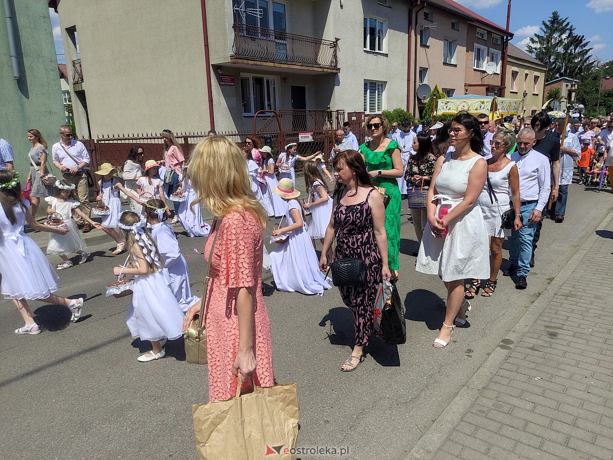 Procesja Bożego Ciała w ostrołęckiej farze [08.06.2023] - zdjęcie #28 - eOstroleka.pl
