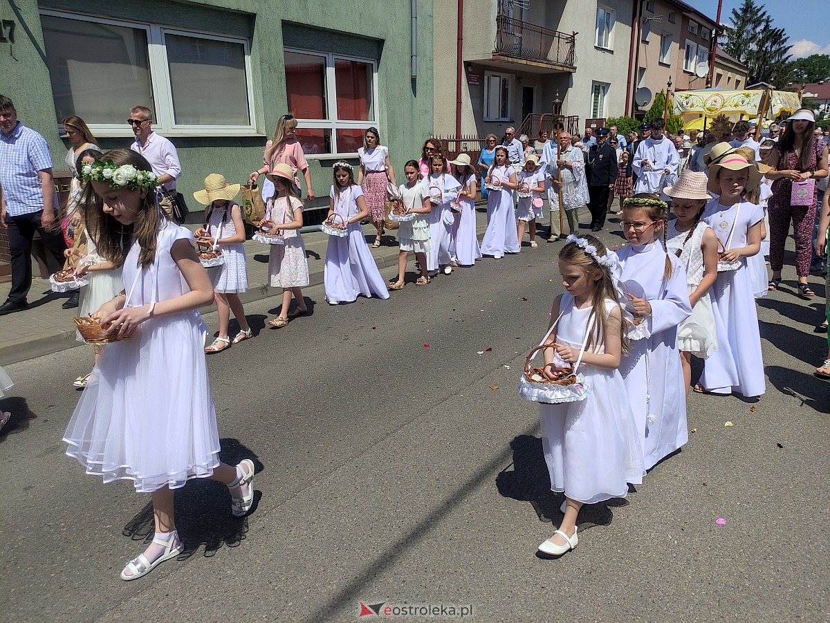 Procesja Bożego Ciała w ostrołęckiej farze [08.06.2023] - zdjęcie #26 - eOstroleka.pl