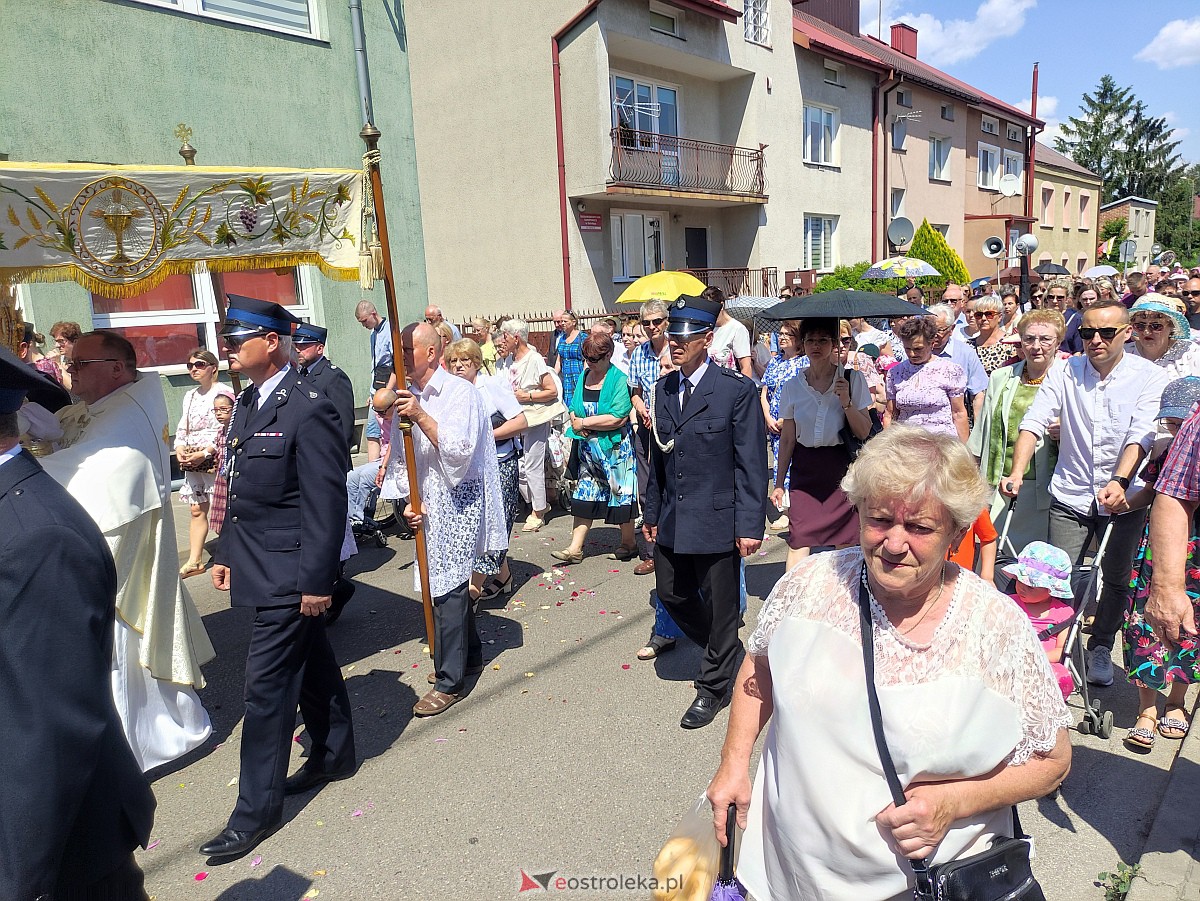 Procesja Bożego Ciała w ostrołęckiej farze [08.06.2023] - zdjęcie #25 - eOstroleka.pl