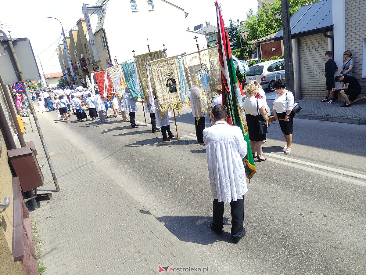 Procesja Bożego Ciała w ostrołęckiej farze [08.06.2023] - zdjęcie #106 - eOstroleka.pl