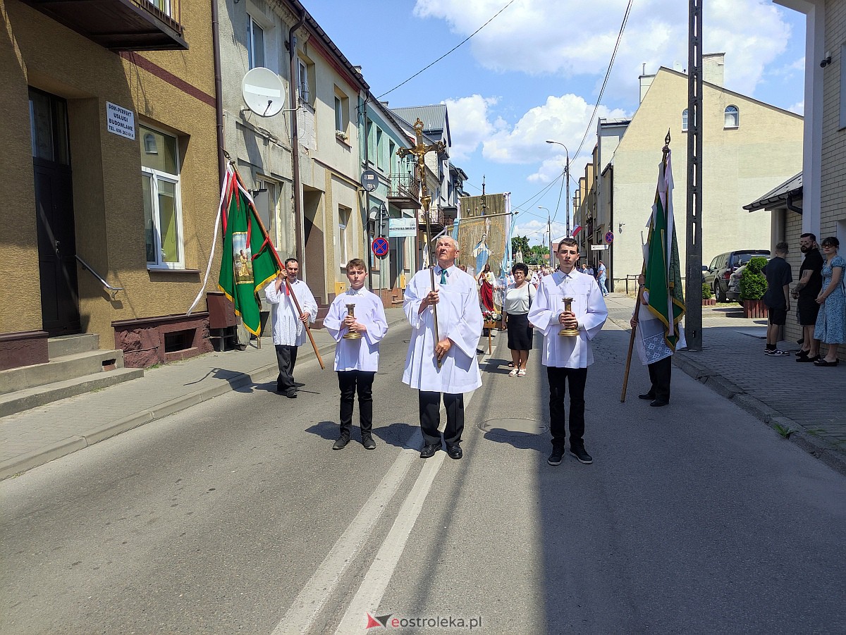 Procesja Bożego Ciała w ostrołęckiej farze [08.06.2023] - zdjęcie #107 - eOstroleka.pl