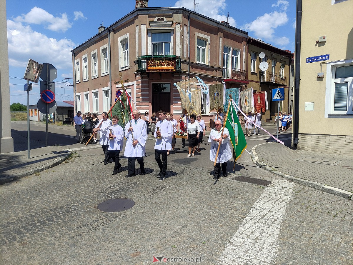 Procesja Bożego Ciała w ostrołęckiej farze [08.06.2023] - zdjęcie #11 - eOstroleka.pl