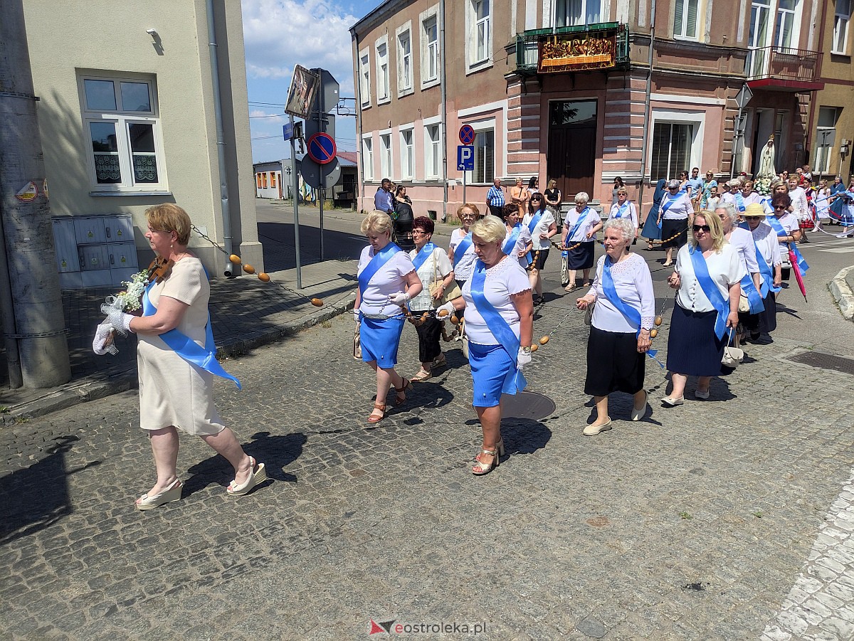 Procesja Bożego Ciała w ostrołęckiej farze [08.06.2023] - zdjęcie #9 - eOstroleka.pl
