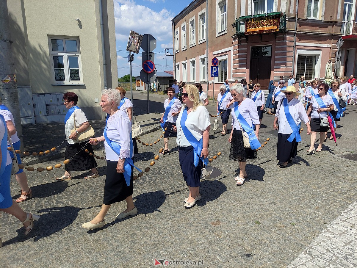 Procesja Bożego Ciała w ostrołęckiej farze [08.06.2023] - zdjęcie #8 - eOstroleka.pl