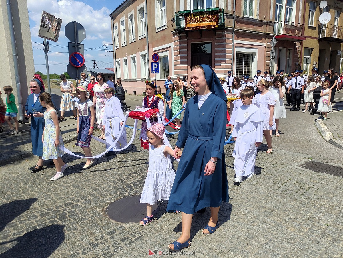 Procesja Bożego Ciała w ostrołęckiej farze [08.06.2023] - zdjęcie #4 - eOstroleka.pl