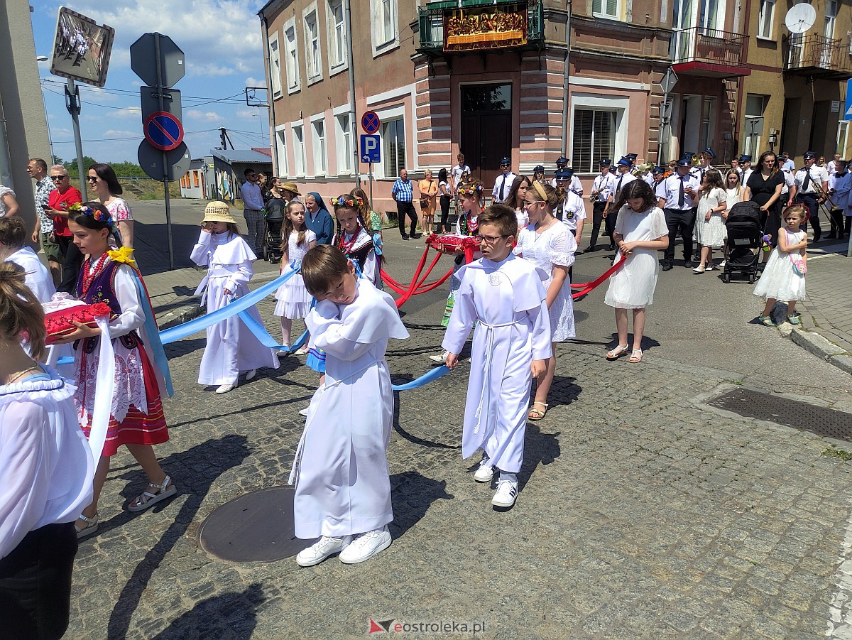 Procesja Bożego Ciała w ostrołęckiej farze [08.06.2023] - zdjęcie #3 - eOstroleka.pl
