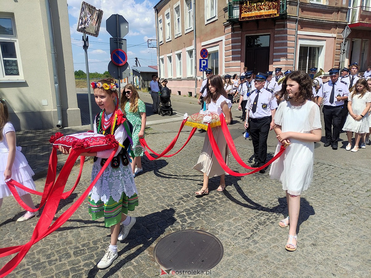 Procesja Bożego Ciała w ostrołęckiej farze [08.06.2023] - zdjęcie #2 - eOstroleka.pl