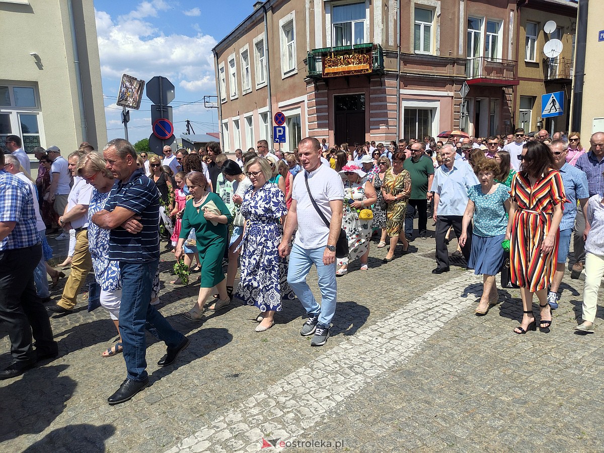 Procesja Bożego Ciała w ostrołęckiej farze [08.06.2023] - zdjęcie #73 - eOstroleka.pl