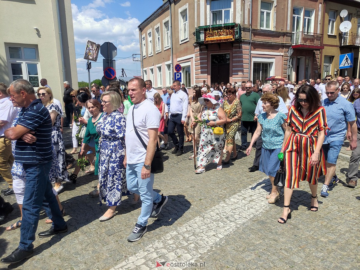 Procesja Bożego Ciała w ostrołęckiej farze [08.06.2023] - zdjęcie #71 - eOstroleka.pl
