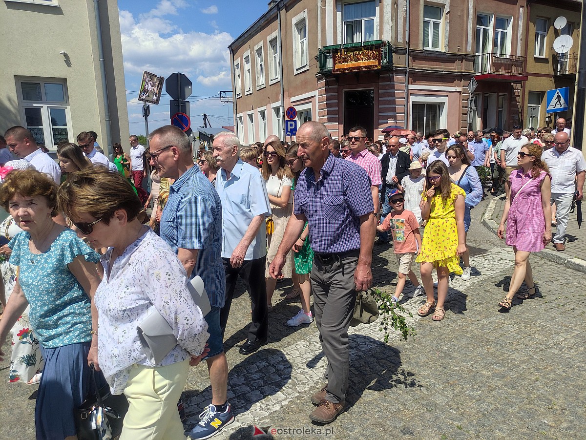 Procesja Bożego Ciała w ostrołęckiej farze [08.06.2023] - zdjęcie #67 - eOstroleka.pl