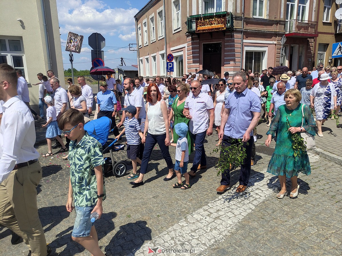 Procesja Bożego Ciała w ostrołęckiej farze [08.06.2023] - zdjęcie #57 - eOstroleka.pl