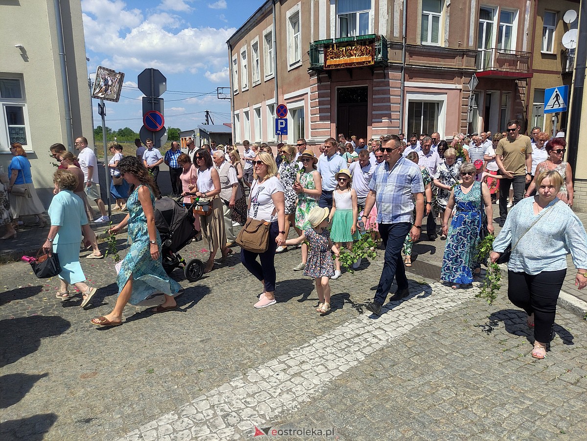 Procesja Bożego Ciała w ostrołęckiej farze [08.06.2023] - zdjęcie #51 - eOstroleka.pl