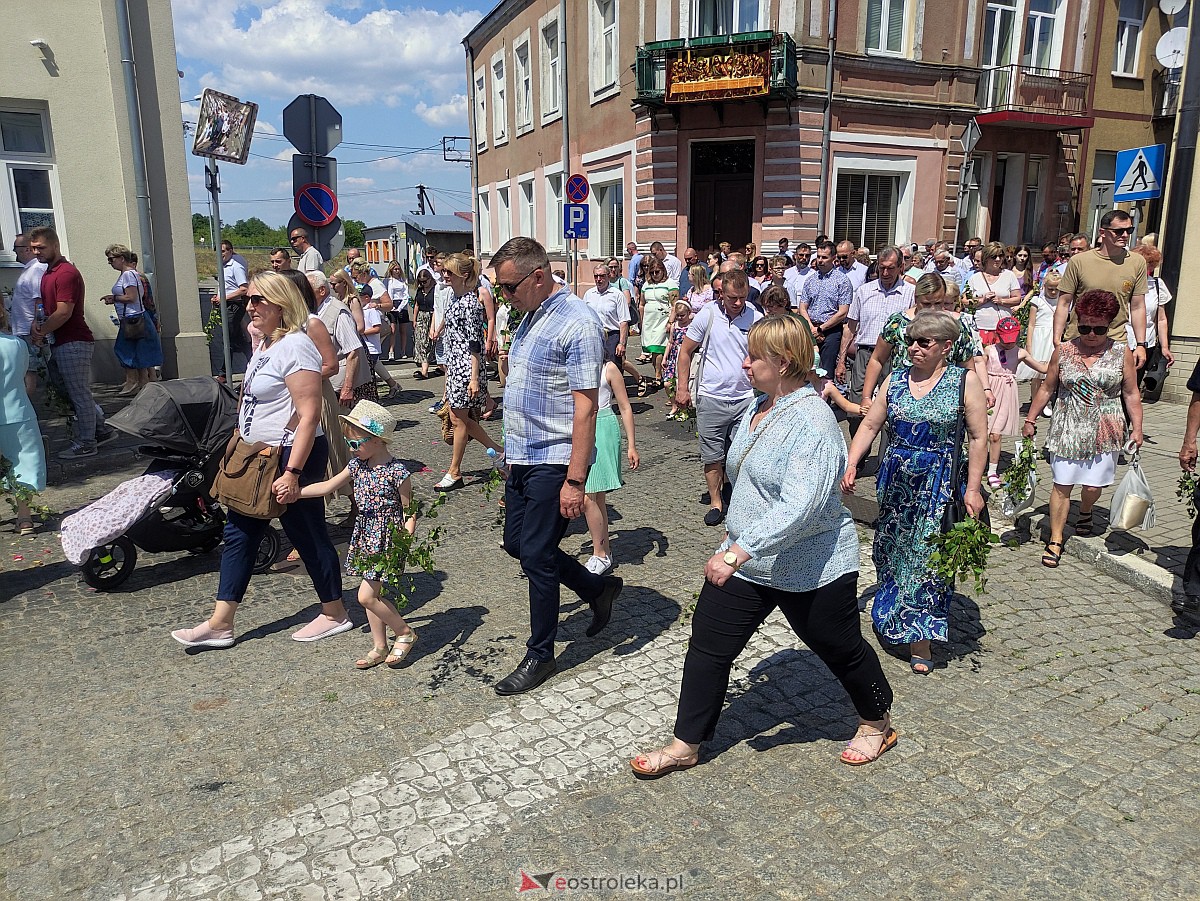 Procesja Bożego Ciała w ostrołęckiej farze [08.06.2023] - zdjęcie #49 - eOstroleka.pl