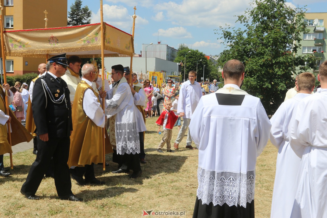 Procesja Bożego Ciała w kościele pw. Zbawiciela Świata w Ostrołęce [08.06.2023] - zdjęcie #22 - eOstroleka.pl