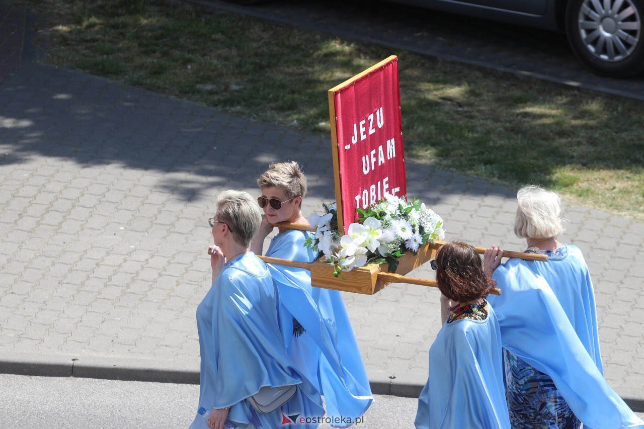 Procesja Bożego Ciała w kościele pw. Zbawiciela Świata w Ostrołęce [08.06.2023] - zdjęcie #62 - eOstroleka.pl