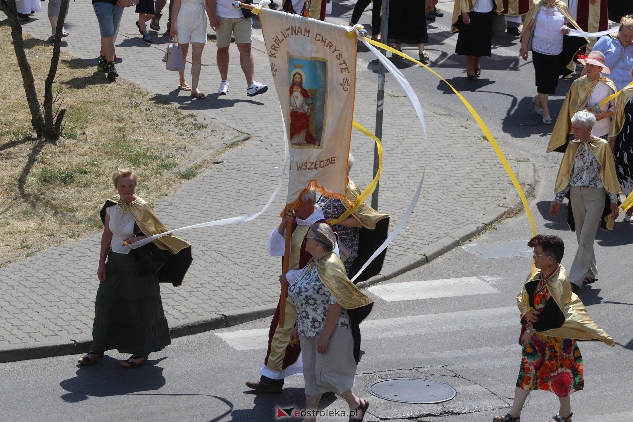 Procesja Bożego Ciała w kościele pw. Zbawiciela Świata w Ostrołęce [08.06.2023] - zdjęcie #61 - eOstroleka.pl