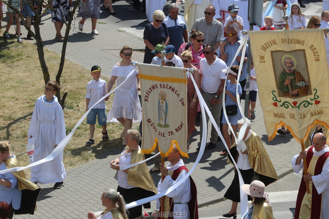 Procesja Bożego Ciała w kościele pw. Zbawiciela Świata w Ostrołęce [08.06.2023] - zdjęcie #57 - eOstroleka.pl