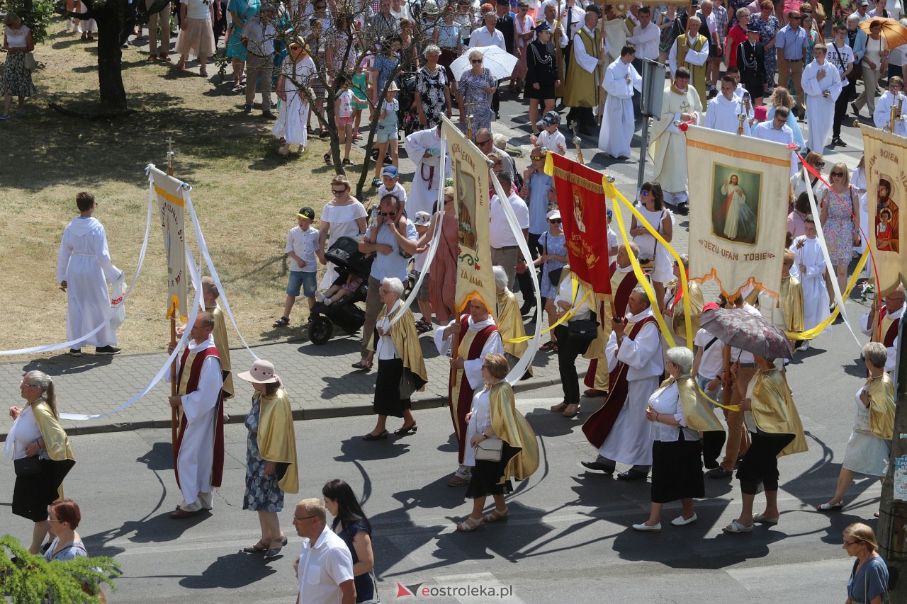 Procesja Bożego Ciała w kościele pw. Zbawiciela Świata w Ostrołęce [08.06.2023] - zdjęcie #54 - eOstroleka.pl