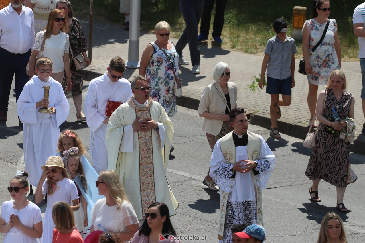 Procesja Bożego Ciała w kościele pw. Zbawiciela Świata w Ostrołęce [08.06.2023] - zdjęcie #50 - eOstroleka.pl