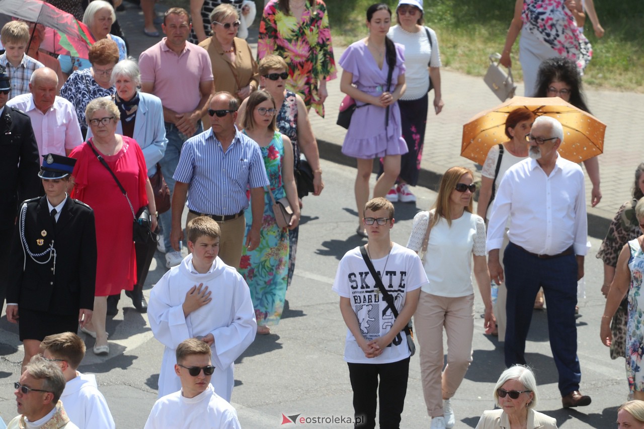 Procesja Bożego Ciała w kościele pw. Zbawiciela Świata w Ostrołęce [08.06.2023] - zdjęcie #62 - eOstroleka.pl