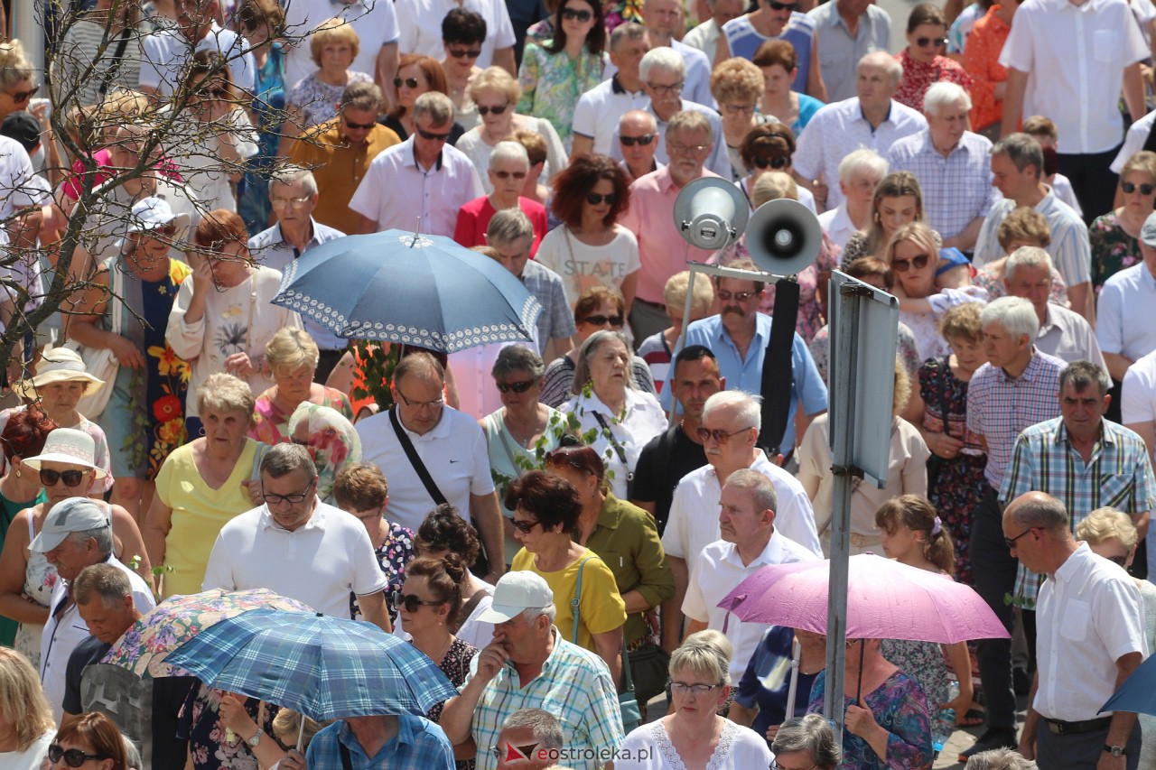 Procesja Bożego Ciała w kościele pw. Zbawiciela Świata w Ostrołęce [08.06.2023] - zdjęcie #34 - eOstroleka.pl