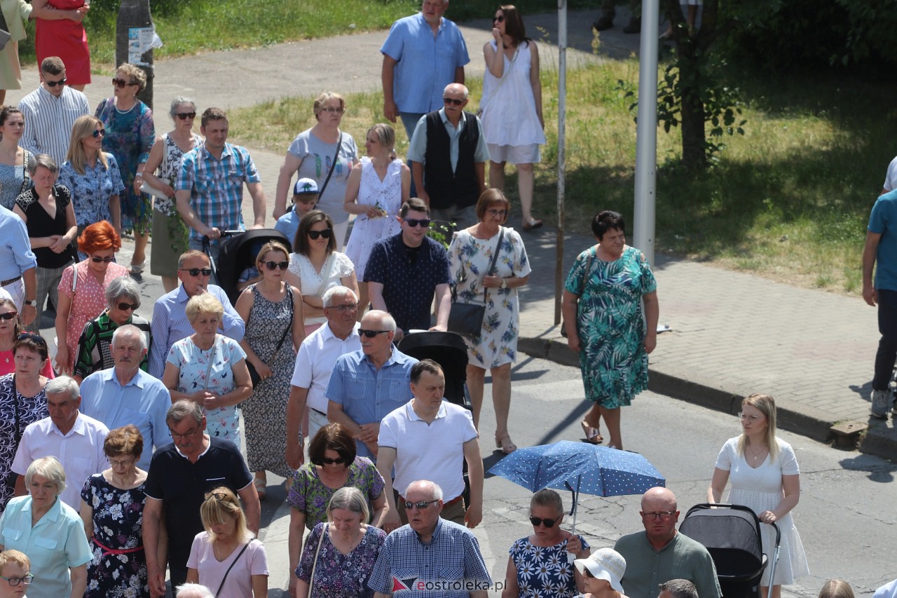 Procesja Bożego Ciała w kościele pw. Zbawiciela Świata w Ostrołęce [08.06.2023] - zdjęcie #30 - eOstroleka.pl