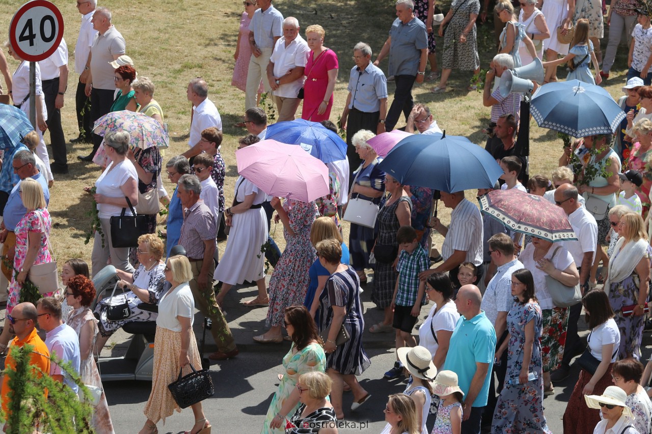 Procesja Bożego Ciała w kościele pw. Zbawiciela Świata w Ostrołęce [08.06.2023] - zdjęcie #28 - eOstroleka.pl