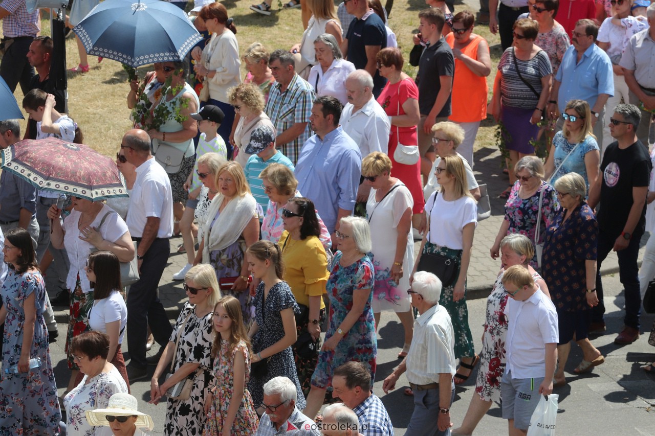 Procesja Bożego Ciała w kościele pw. Zbawiciela Świata w Ostrołęce [08.06.2023] - zdjęcie #27 - eOstroleka.pl