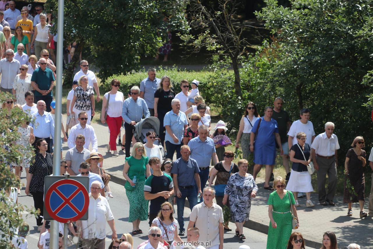 Procesja Bożego Ciała w kościele pw. Zbawiciela Świata w Ostrołęce [08.06.2023] - zdjęcie #24 - eOstroleka.pl