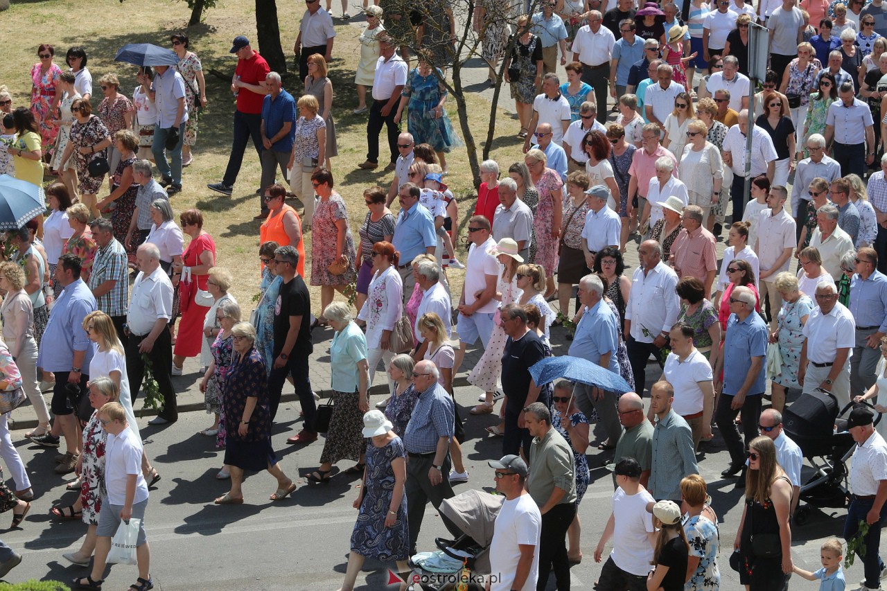 Procesja Bożego Ciała w kościele pw. Zbawiciela Świata w Ostrołęce [08.06.2023] - zdjęcie #23 - eOstroleka.pl