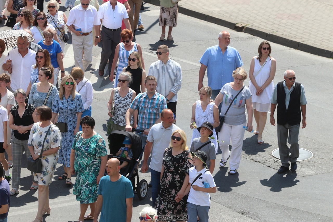 Procesja Bożego Ciała w kościele pw. Zbawiciela Świata w Ostrołęce [08.06.2023] - zdjęcie #22 - eOstroleka.pl